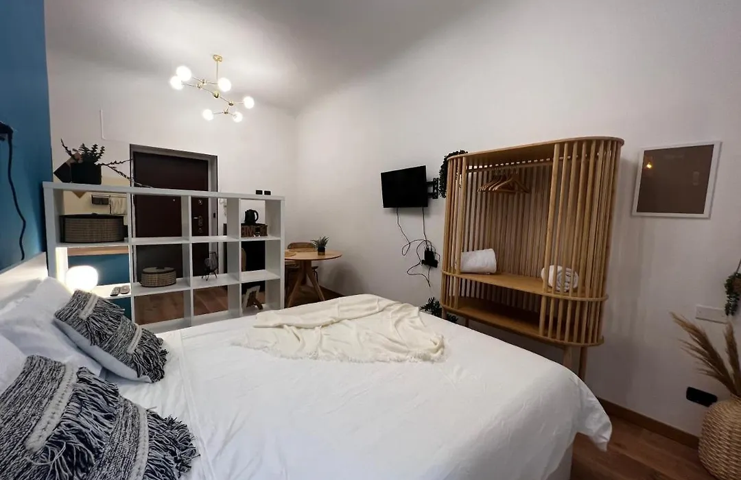 Regina Milano Ai Navigli - Sky Tv, Wifi And Breakfast Box-1